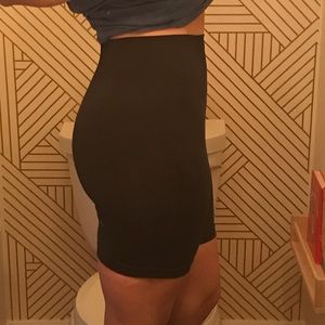 Lululemon high waisted bike shorts - sz 4